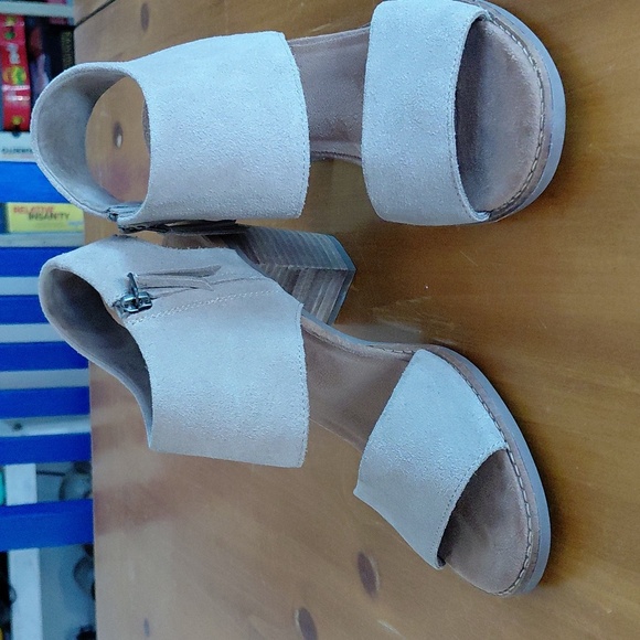 Toms Majorca Cutout Beige Suede Sandal Size 9 - Picture 3 of 8